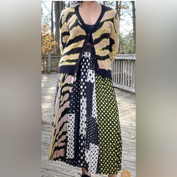 Le Superbe
Electric Zebra Cardigan size medium EUC - Picture 6 of 13